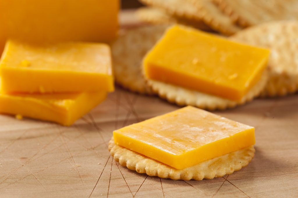 Käse und Cracker